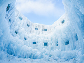 千歳・支笏湖氷濤まつり　～氷の美術館～